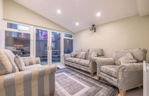 The Secret Garden, Donaghadee - The Hideaway - Stylish 5-Beds, and Lavish 3-Bedrooms - Guests 7 - Super Fast Speed Wi-FI - Foto 2