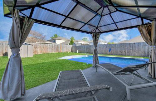 Tranquil 4-BR Oasis With Pool & Backyard Bliss! - Foto 5