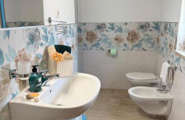 SkyView Apartment at Middletown - Sea View & Private Parking - Foto 24