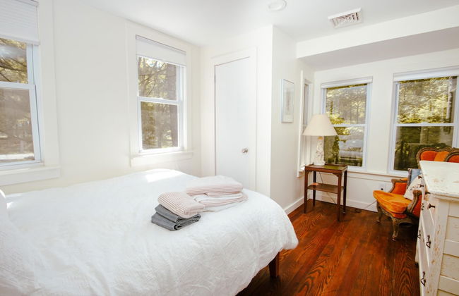 Fernwood Cottage A Poconos Retreat - Photo 21