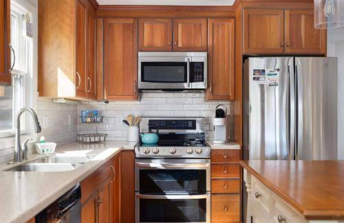 Relaxing Lakefront Retreat w/ Hot Tub & Dock - Foto 3