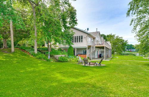 Hot Tub and Fireplace Cozy Home on Howard Lake! - Foto 27