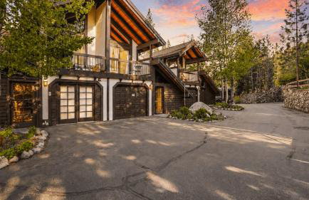 Marillac by Avantstay Gorgeous Ski Cabin w/ Balcony & Patio - Photo 1