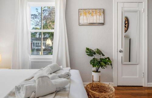 Tiny Home w MIL suite - 3 MI to DT - Foto 41