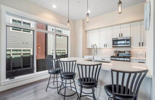 Cozy Downtown Condo with Jacuzzi 5 Min to Resort - Foto 5