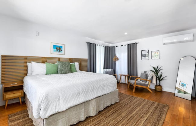 King Deluxe Room - Photo 76