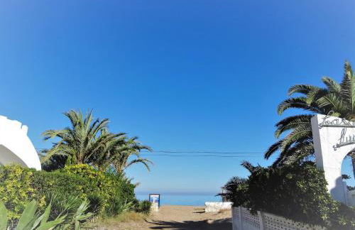 Villa at seafront with private garden-655 - Foto 27