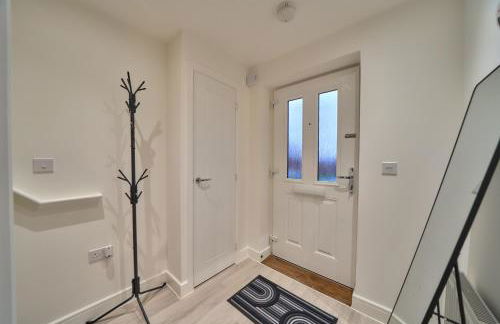 Modern 3-Bed Brand New House Aldershot Town - Foto 5