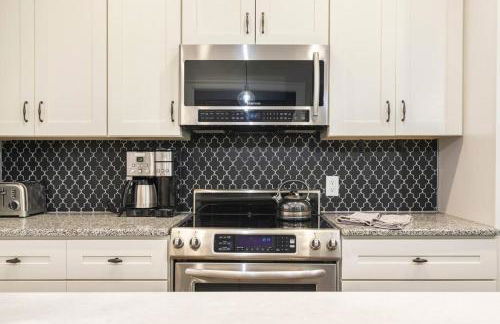 Chic 4BR 3BA Historic Home Near Country Club Plaza - Photo 6