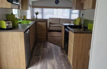 Lodge Sleeps 4 - Pet Friendly with Private Parking - Foto 4