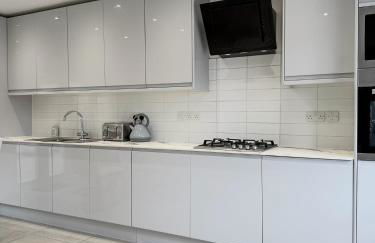 Middleton Mews- 3BR- Wollaton Park-Hospital & Uni - Photo 4