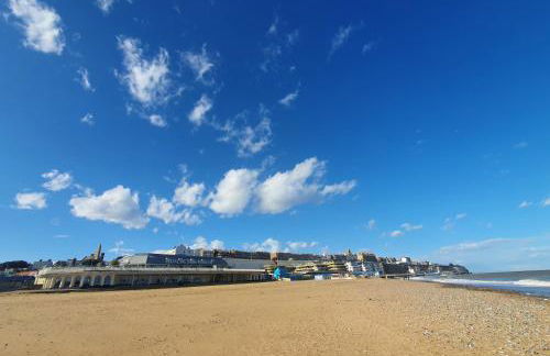 Sunny Apartment with a 10 minute walk to the Sea. - Foto 29