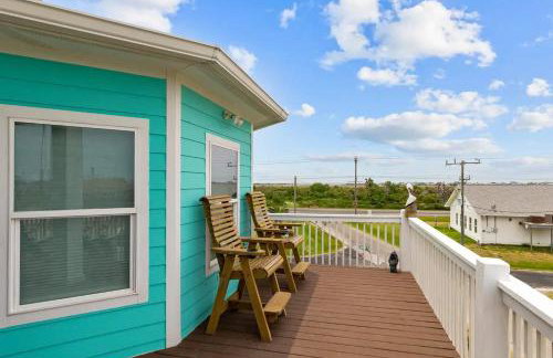 Steps to the Beach | Tiki Bar Fun | Epic Bay Views | Sleeps 8 - Foto 48
