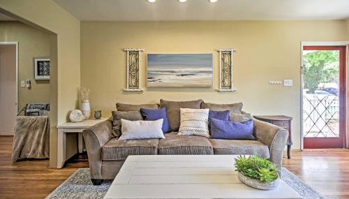Oceanside Home with Yard - Walk to Beach and Pier - Foto 4