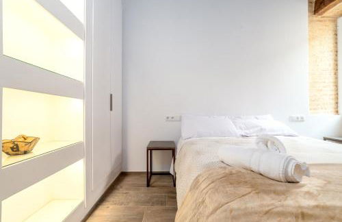 FLORIT FLATS - CATHEDRAL LUXURY TERRACE FLAT 2BR 2BA AC Wifi - Photo 47