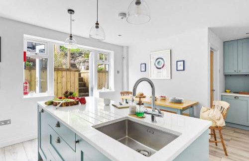 Bumble Cottage, Torcross - Heart of Torcross - Log burner - Ley views - Foto 15