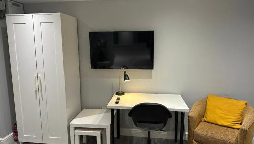 Modern Luxury Private Detached 1 Double Bedroom Studio Apartment - Super Fast Wifi - Foto 5