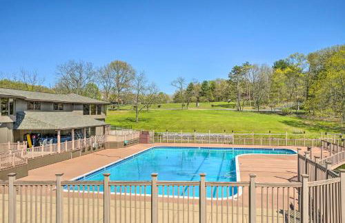 Charming Hedgesville Retreat with Deck and Fireplace! - Foto 25