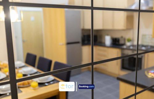 Large 2 Bedroom Apartment By The One Retreats Short Lets & Serviced Accommodation Horley Close To Gatwick Airport - Foto 36