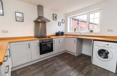 Free Driveway Parking 3 Double Bedroom House, Ideal for long term contractor, etc stays, 4 miles 11 mins drive to Nissan, 20 mins drive to Sunderland Newcastle, Fast WIFI - see Dwellcome Home Ltd site for assurance - Foto 11