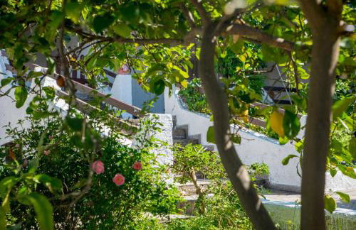 ILIOCHARI sea view apartments Oropos - Kalamos - Foto 38