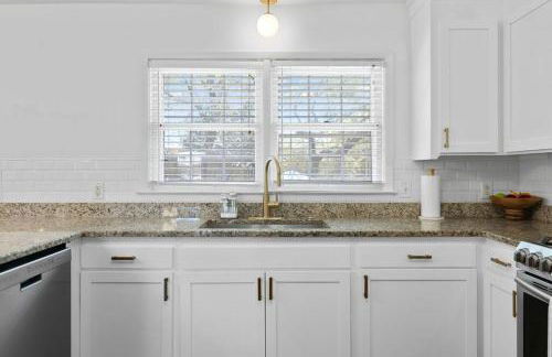 Family Home and Private Backyard - Foto 9