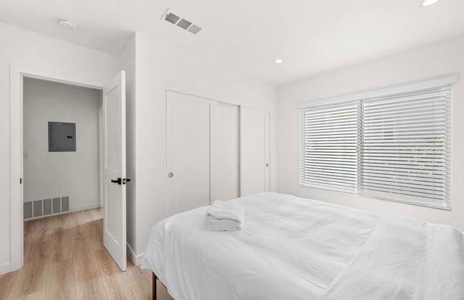 Not Affected by the Fire/spacious Modern Retreat w Luxury Amenities & Style - Foto 2