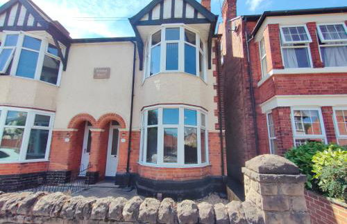 Jasmine Villa B - Ideal for QMC & Uni - Free parking - Photo 19