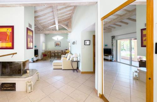 Exclusive Authentic Riviera Villa - Private Pool, Pétanque Court, Panoramic Mediterranean Sea & Estérel Mountain Views - Foto 37