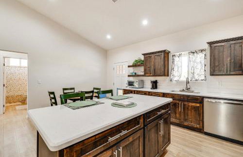 Hike and Ski! Home with Dog-Friendly Yard in Eagar - Foto 11