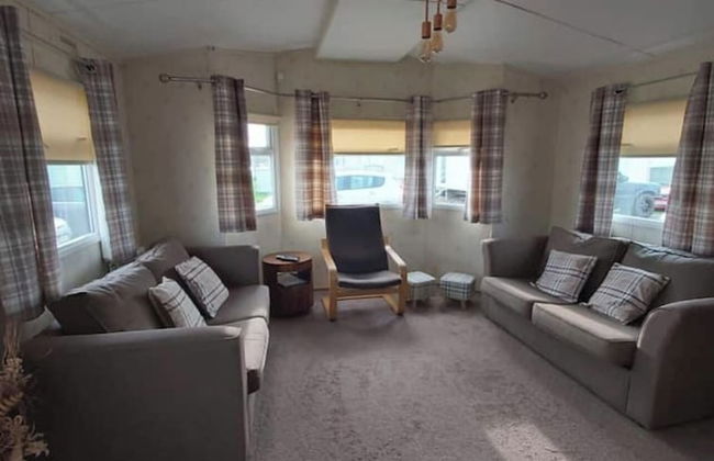 Captivating 2-bed Carvavan in Mablethorpe - Photo 4
