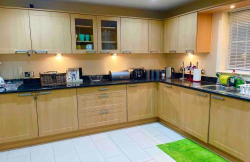 Luxurious Executive 5 Bedroom Whole Home - For 10 - Foto 7