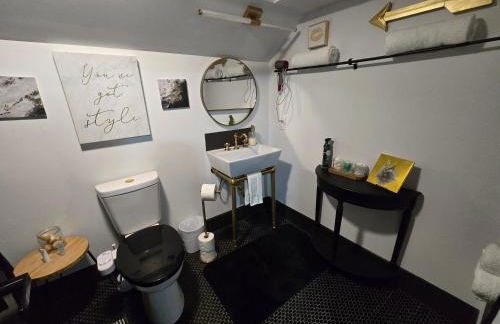 Spacious, Renovated, 5-bedroom Retreat, Near I-85 - Photo 50