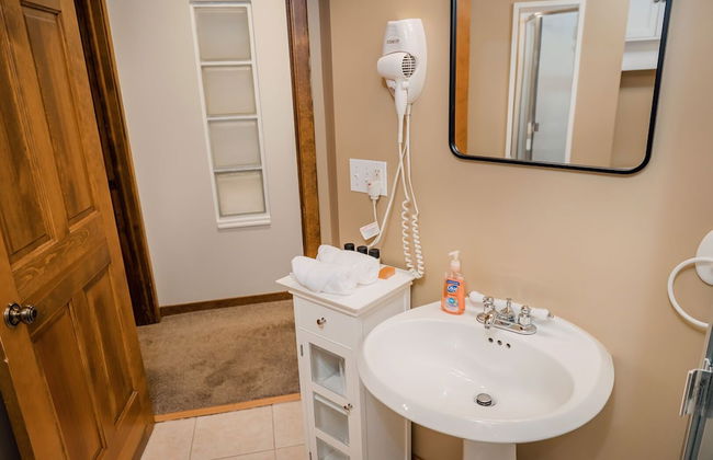 Waterfront 2BDR Condo in Grand Haven 110 - Foto 27