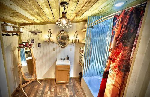 King Suite & Bunkhouse - Deer Camp - WiFi - Grill - Foto 9