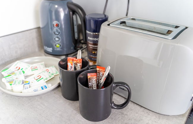 Spacious 1-bed Studio in Birmingham - Photo 7