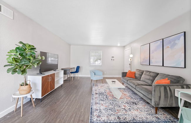 Spacious and Cozy King Bed 2BR Suite 5 Min to DT - Foto 13