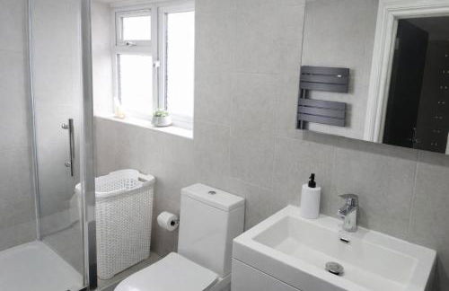 Spacious Modern 5 bedroom home near Heathrow Windsor - Foto 37