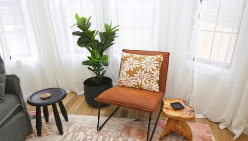 Renovated home seconds from town - Foto 2