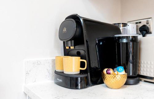 King Size Bed, City Centre, Long Stay Offers, Fast Wifi, Fully Equipped Kitchen, Dedicated Work Place - Foto 5