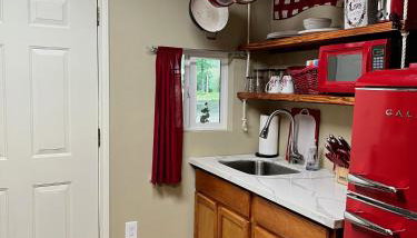 Casita with Swimming Pond & Sand Volleyball Access - Foto 5