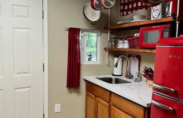 Casita with Swimming Pond & Sand Volleyball Access - Foto 5