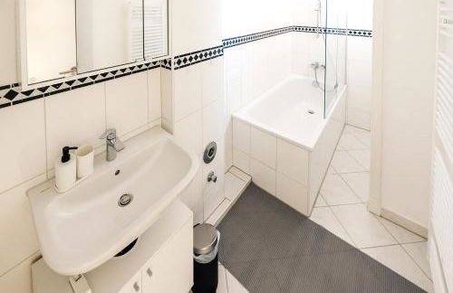 Modern & Chic Apartment with Balcony in Offenbach - Foto 17