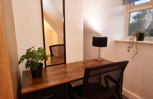 Spacious Home For Contractors,Families,Groups, Sleeps 10, Free Parking - Foto 13