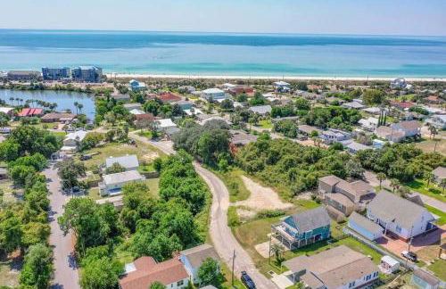 Nearby Beach l Friends & Family l Pet-Friendly - Photo 23