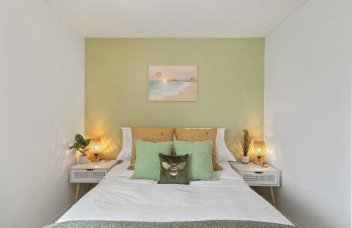 Stylish Home with Private Parking & Garden - Foto 7