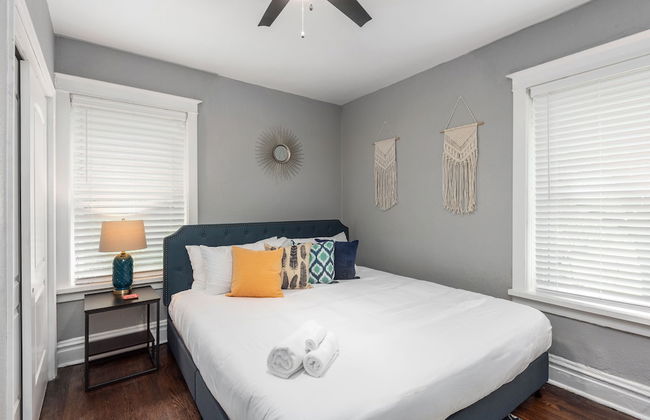 Central Garden Getaways Corp Rentals by NamaStay - Photo 8