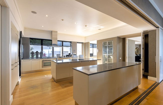 Clifton YOLO Spaces – Clifton Mansion Villa - Photo 56