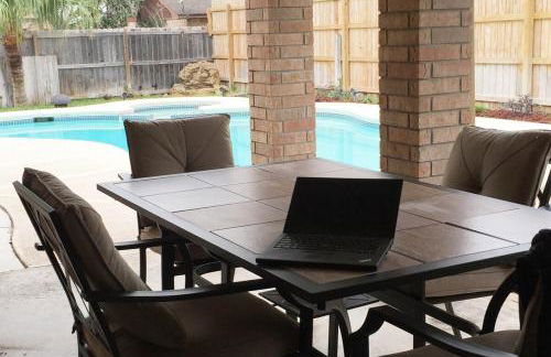 Relax, Entertain, & Indulge In Our Unique Pool House - Foto 6