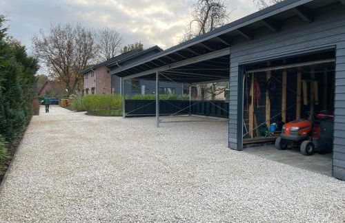 Traumhafte Ferienwohnung am Park, großer Balkon, voll ausgestattete Küche, Schreibtisch, WiFi, Smart TV, Carport, Wallbox, Fahrräder - Foto 60